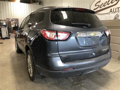 2014 Chevrolet Traverse LT   - Photo 3 - Saint Louis, MI 48880-9800