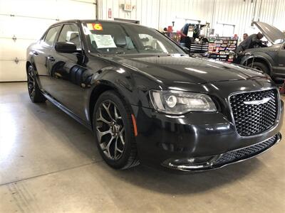 2016 Chrysler 300 Series S   - Photo 4 - Saint Louis, MI 48880-9800