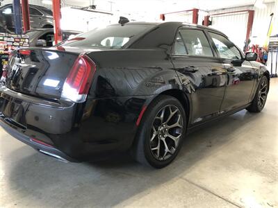 2016 Chrysler 300 Series S   - Photo 6 - Saint Louis, MI 48880-9800