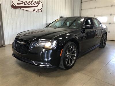 2016 Chrysler 300 Series S   - Photo 2 - Saint Louis, MI 48880-9800