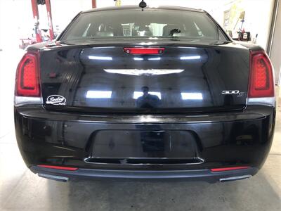 2016 Chrysler 300 Series S   - Photo 7 - Saint Louis, MI 48880-9800