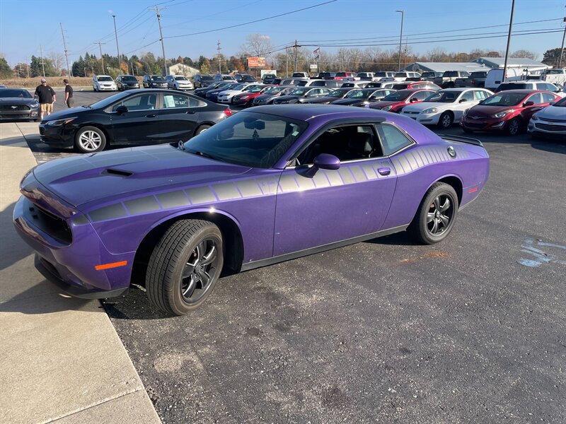 2019 Dodge Challenger SXT   - Photo 1 - Saint Louis, MI 48880-9800
