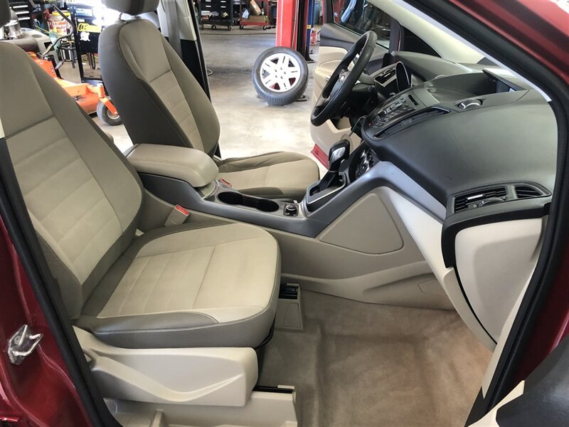 2013 Ford Escape SE - Photo 17 - Saint Louis, MI 48880-9800