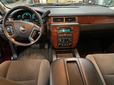2008 Chevrolet Tahoe LT   - Photo 7 - Saint Louis, MI 48880-9800