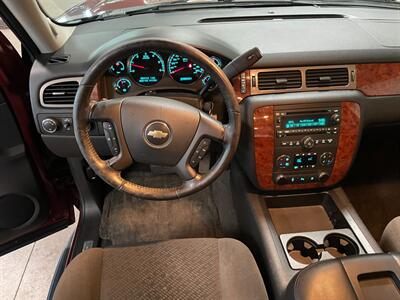 2008 Chevrolet Tahoe LT   - Photo 8 - Saint Louis, MI 48880-9800