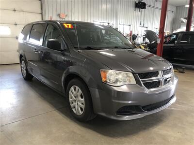 2017 Dodge Grand Caravan SE   - Photo 3 - Saint Louis, MI 48880-9800