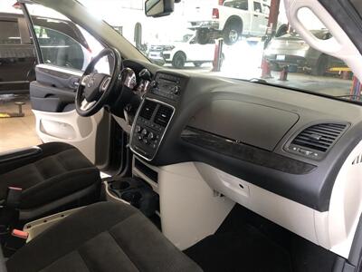 2017 Dodge Grand Caravan SE   - Photo 16 - Saint Louis, MI 48880-9800