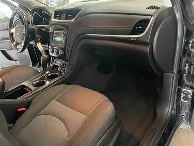 2016 Chevrolet Traverse LT - Photo 21 - Saint Louis, MI 48880-9800