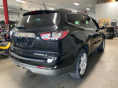 2016 Chevrolet Traverse LT   - Photo 7 - Saint Louis, MI 48880-9800