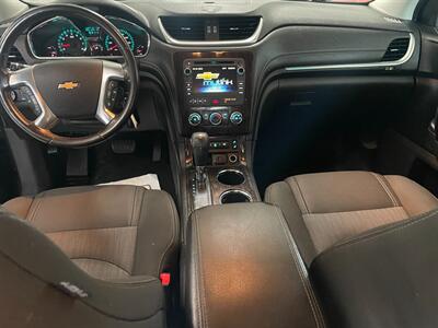 2016 Chevrolet Traverse LT - Photo 8 - Saint Louis, MI 48880-9800