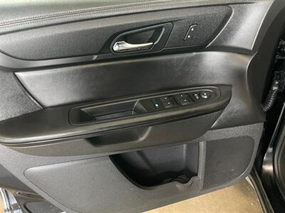 2016 Chevrolet Traverse LT - Photo 24 - Saint Louis, MI 48880-9800