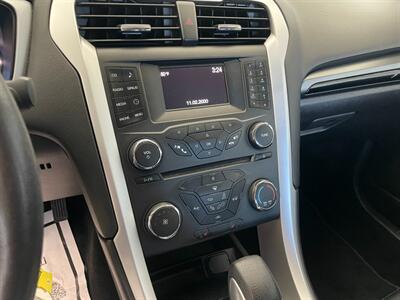 2016 Ford Fusion SE - Photo 13 - Saint Louis, MI 48880-9800