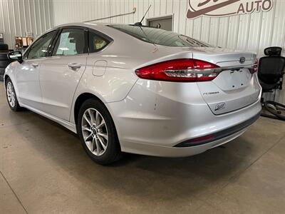 2017 Ford Fusion SE - Photo 6 - Saint Louis, MI 48880-9800