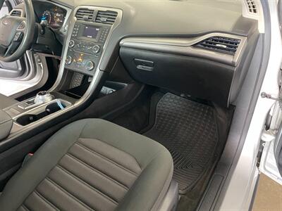 2017 Ford Fusion SE - Photo 19 - Saint Louis, MI 48880-9800