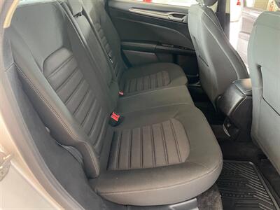 2017 Ford Fusion SE - Photo 17 - Saint Louis, MI 48880-9800