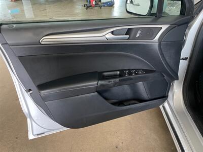 2017 Ford Fusion SE - Photo 21 - Saint Louis, MI 48880-9800