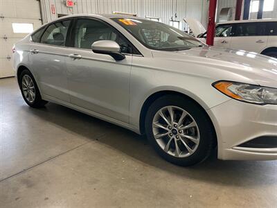 2017 Ford Fusion SE - Photo 4 - Saint Louis, MI 48880-9800