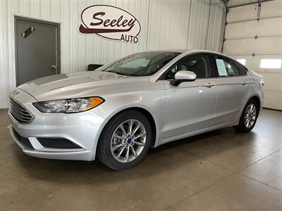 2017 Ford Fusion SE - Photo 2 - Saint Louis, MI 48880-9800