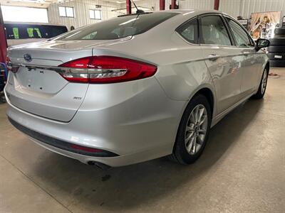 2017 Ford Fusion SE - Photo 5 - Saint Louis, MI 48880-9800