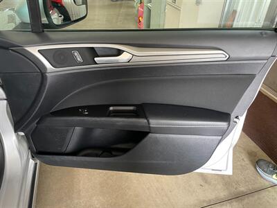 2017 Ford Fusion SE - Photo 20 - Saint Louis, MI 48880-9800