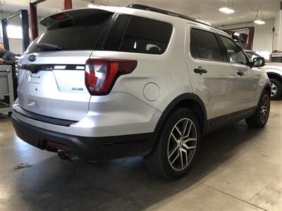 2018 Ford Explorer Sport   - Photo 5 - Saint Louis, MI 48880-9800