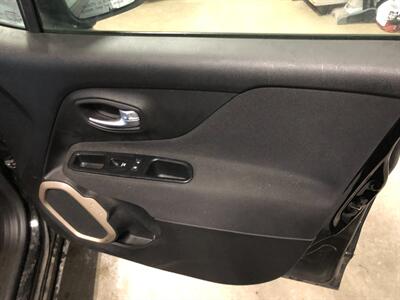 2017 Jeep Renegade Sport   - Photo 20 - Saint Louis, MI 48880-9800