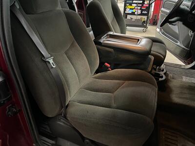 2004 Chevrolet Silverado 2500HD   - Photo 12 - Saint Louis, MI 48880-9800