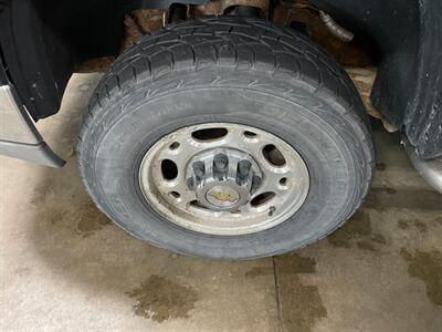 2004 Chevrolet Silverado 2500HD   - Photo 16 - Saint Louis, MI 48880-9800