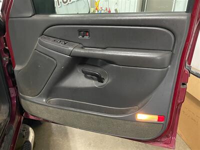2004 Chevrolet Silverado 2500HD   - Photo 14 - Saint Louis, MI 48880-9800