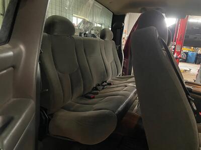 2004 Chevrolet Silverado 2500HD   - Photo 11 - Saint Louis, MI 48880-9800