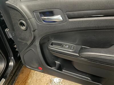 2012 Chrysler 300 S V6 - Photo 25 - Saint Louis, MI 48880-9800
