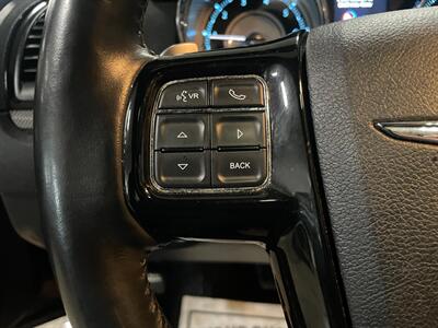 2012 Chrysler 300 S V6 - Photo 12 - Saint Louis, MI 48880-9800