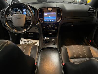 2012 Chrysler 300 S V6 - Photo 8 - Saint Louis, MI 48880-9800