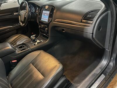 2012 Chrysler 300 S V6 - Photo 22 - Saint Louis, MI 48880-9800
