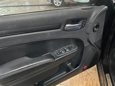 2012 Chrysler 300 S V6 - Photo 24 - Saint Louis, MI 48880-9800