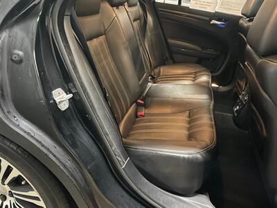 2012 Chrysler 300 S V6 - Photo 21 - Saint Louis, MI 48880-9800