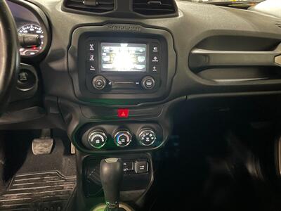 2017 Jeep Renegade Latitude   - Photo 8 - Saint Louis, MI 48880-9800