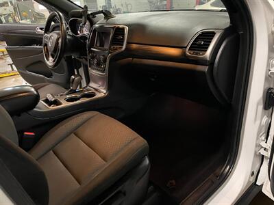2019 Jeep Grand Cherokee Laredo   - Photo 19 - Saint Louis, MI 48880-9800