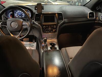 2019 Jeep Grand Cherokee Laredo   - Photo 7 - Saint Louis, MI 48880-9800