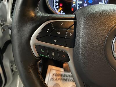 2019 Jeep Grand Cherokee Laredo   - Photo 9 - Saint Louis, MI 48880-9800