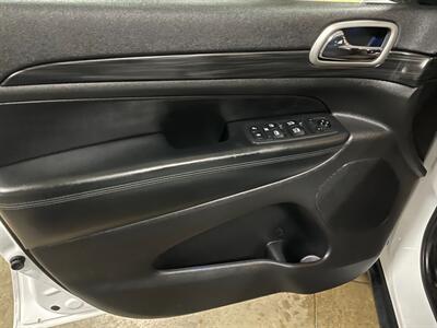 2019 Jeep Grand Cherokee Laredo   - Photo 21 - Saint Louis, MI 48880-9800