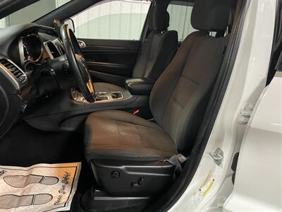 2019 Jeep Grand Cherokee Laredo   - Photo 15 - Saint Louis, MI 48880-9800