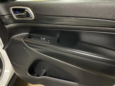 2019 Jeep Grand Cherokee Laredo   - Photo 20 - Saint Louis, MI 48880-9800