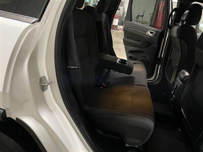 2019 Jeep Grand Cherokee Laredo   - Photo 18 - Saint Louis, MI 48880-9800