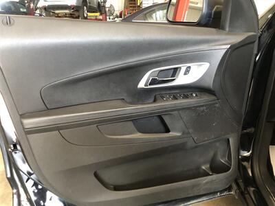2017 Chevrolet Equinox LS   - Photo 18 - Saint Louis, MI 48880-9800