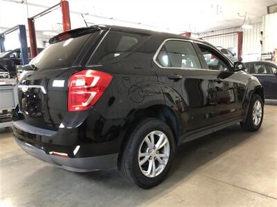 2017 Chevrolet Equinox LS   - Photo 5 - Saint Louis, MI 48880-9800