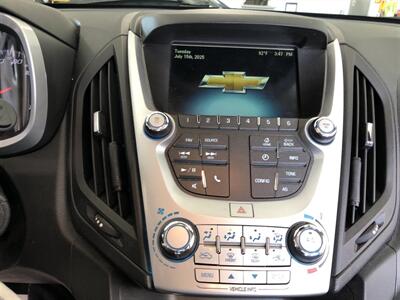2017 Chevrolet Equinox LS   - Photo 11 - Saint Louis, MI 48880-9800