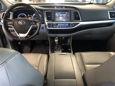 2018 Toyota Highlander XLE   - Photo 4 - Saint Louis, MI 48880-9800