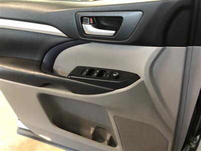 2018 Toyota Highlander XLE   - Photo 11 - Saint Louis, MI 48880-9800