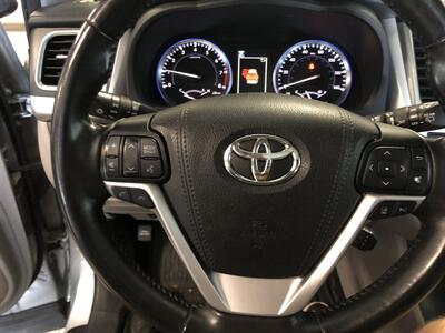 2018 Toyota Highlander XLE   - Photo 5 - Saint Louis, MI 48880-9800